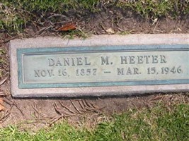 Daniel M Heeter