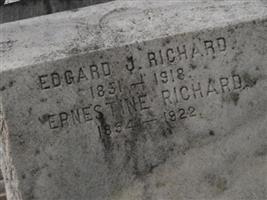 Edgard J Richard