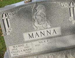 Maxine J Manna