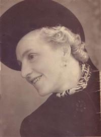 Lotte Perlow on Sysoon