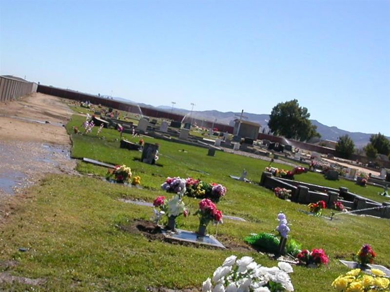 Greenfield Holy Trinity Cemetery Funeral directory [en]