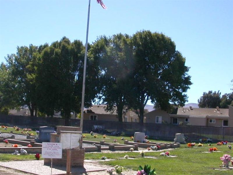 Greenfield Holy Trinity Cemetery Funeral directory [en]