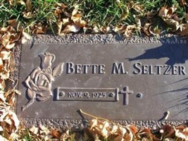 Bette M Se;tzer (2089424.jpg)