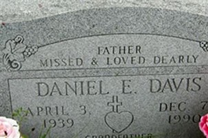 Daniel E Davis Daniel E Davis