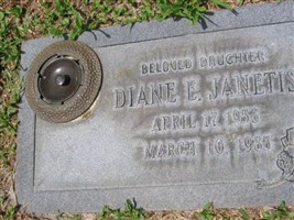 Diane E Janetis