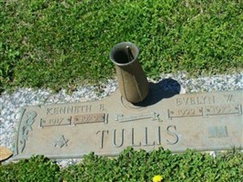 Evelyn W Tullis
