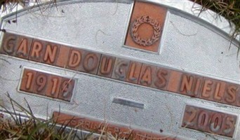Garn Douglas Nielson