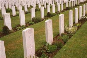 Guards (CWGC) Cemetery, Windy Corner