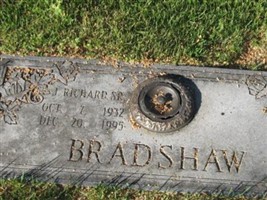 J Richard Bradshaw, Sr