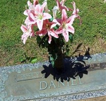 James W. Daniel (2112054.jpg)