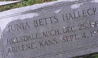 Junia Betts Halleck