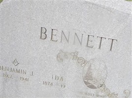 Laura J Day Bennett