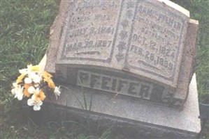 Laura Jane Freeland Pfeifer (2071811.jpg)