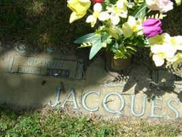 Leslie E Jacques