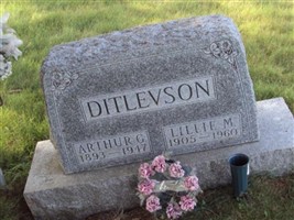 Lillie M. Paulson Ditlevson