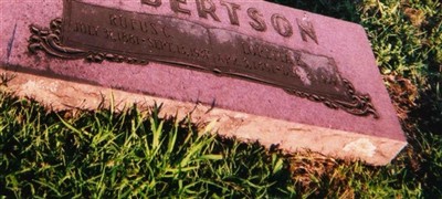 Loretta Kirby Nutt Robertson