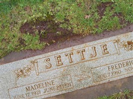 Madeline Settje Madeline Settje