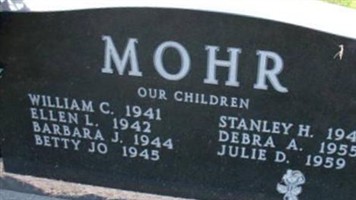 Maxine L Mohr