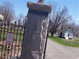 Mayflower Hill Cemetery
