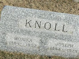 Monika Knoll