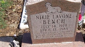 Nikie Lavone Bench