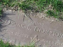 Oscar E Thompson