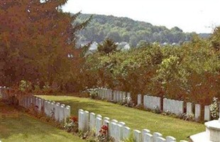 Poix-de-Picardie Churchyard