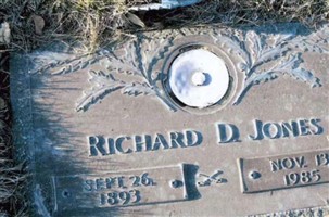 Richard D Jones (2396138.jpg)