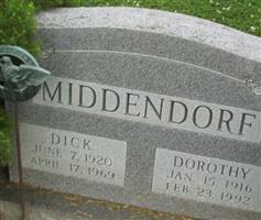 Richard L "Dick" Middendorf