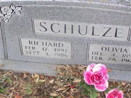 Richard Schulze Richard Schulze