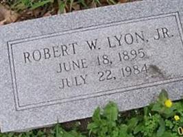 Robert W Lyon, Jr