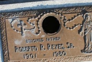 Roberto R Reyes, Sr