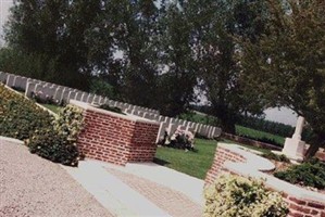 Triangle Cemetery, Inchy-en-Artois Triangle Cemetery, Inchy-en-Artois