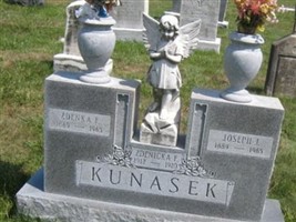 Zdenka F Kunasek