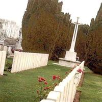 Aulnoy Communal Cemetery, Nord on Sysoon