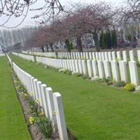 Daours Communal Cemetery Extension on Sysoon