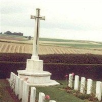 VILLERS-GUISLAIN COMMUNAL CEMETERY, Nord on Sysoon
