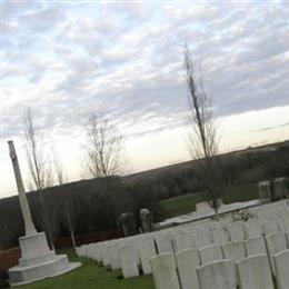 Bagneux British Cemetery, Gezaincourt