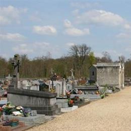 La Croix Saint Ouen Communal cemetery