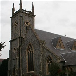 Earley St Peter Churchyard