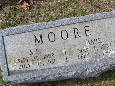 Amie Moore on Sysoon