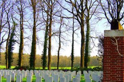 Arnhem (Oosterbeek) War Cemetery on Sysoon