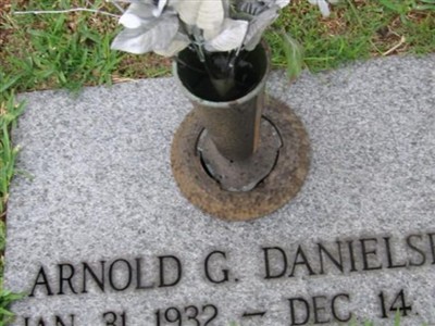 Arnold G Danielsen on Sysoon