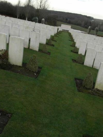 Bagneux British Cemetery, Gezaincourt on Sysoon