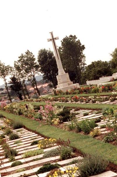 Boulogne Eastern Cemetery on Sysoon