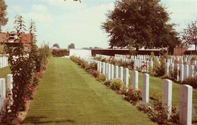Bronfay Farm Military Cemetery, Bray-sur-Somme on Sysoon