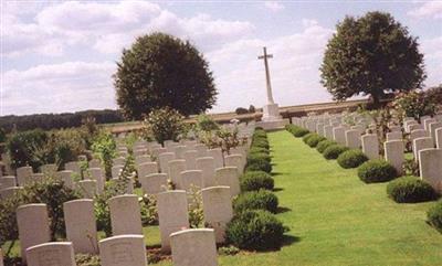 Chapelle British Cemetery, Holnon on Sysoon