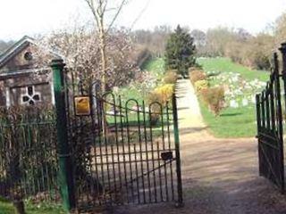 Chesham Bois Cemetery on Sysoon