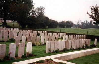 Cinq Rues British Cemetery on Sysoon
