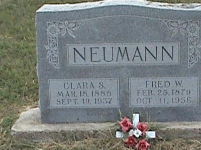 Clara S Neumann on Sysoon